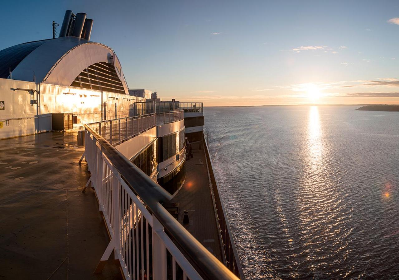 Viking Line Ferry Viking Grace - One-Way Journey From Turku To Stockholm Hotel Bagian luar foto